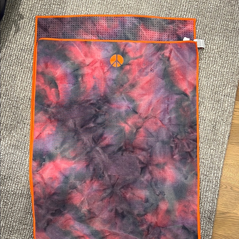 Manduka Tie-Dye hot yoga non slip mat towel